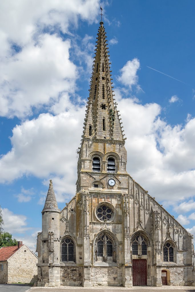 Eglise Notre-Dâme de Eve by Berpiet