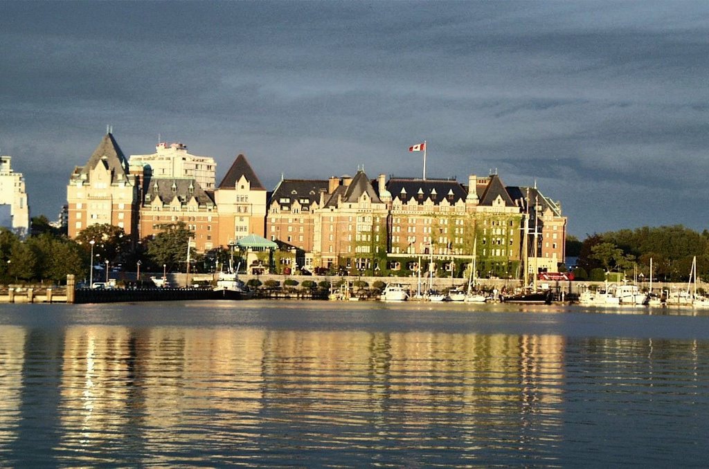 Empress Hotel In The Evening, Victoria by Ray Fu