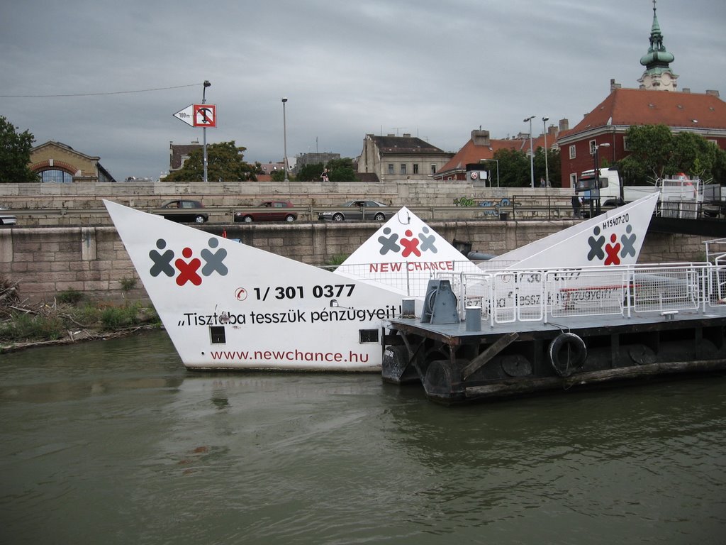 Strange boat in Budapest by Decamps.Eric1985