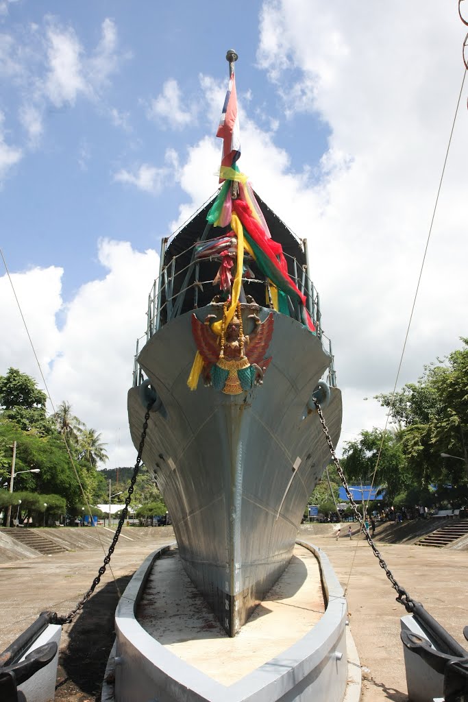 Hat Sai Ri, Mueang Chumphon District, Chumphon, Thailand by Kanok Chantrasmi