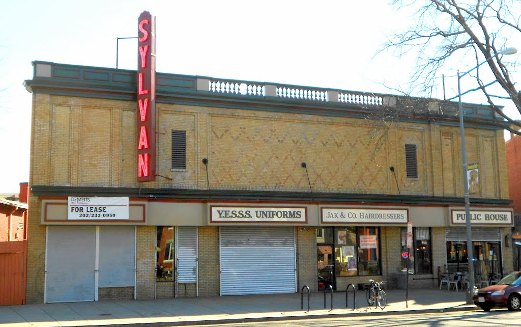 Sylvan Theater, near Historic Route 1, Washington DC by Rock N Roll Doctor