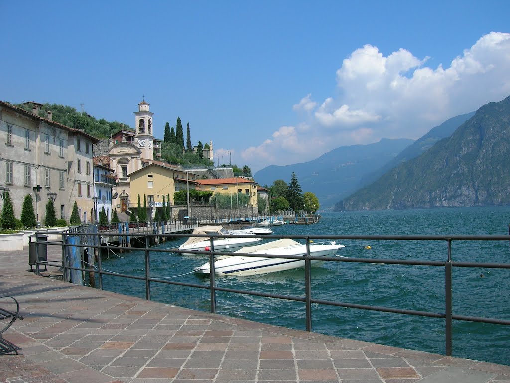 Lungolago a Riva di Solto by maitardi