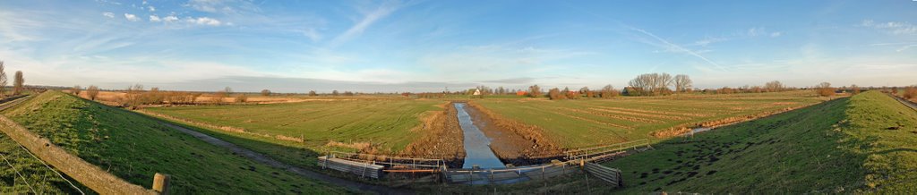 Panorama Auwiesen an einem sonnigen Tag im Januar 2008 by Juliane Herrmann