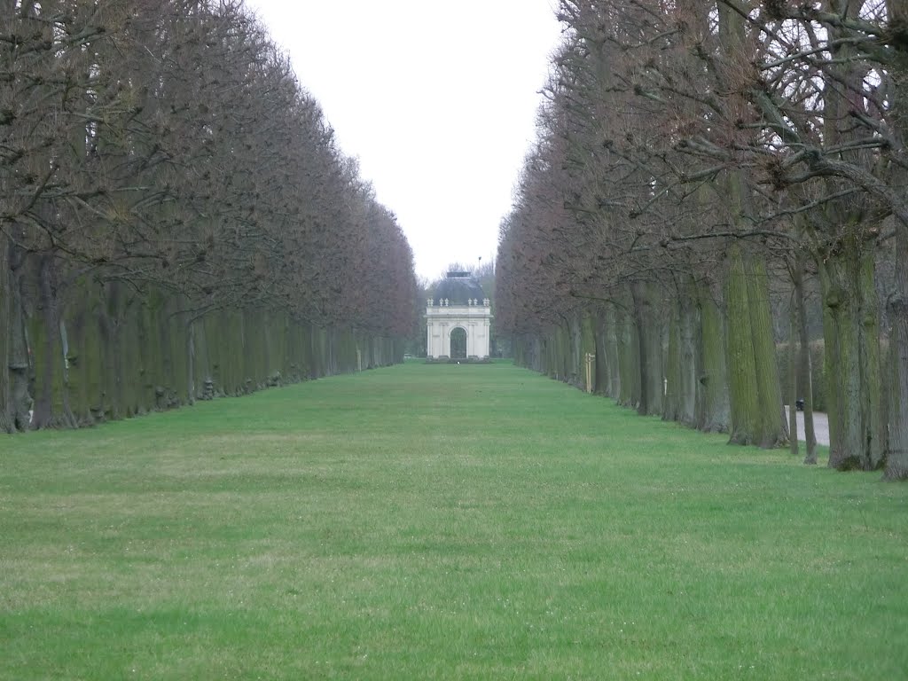 Herrenhausen, Hannover, Germany by Tomasz Baj