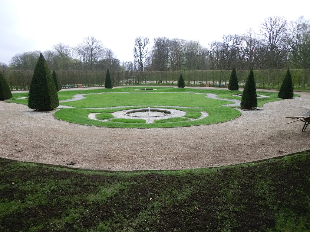 Herrenhausen, Hannover, Germany by Tomasz Baj