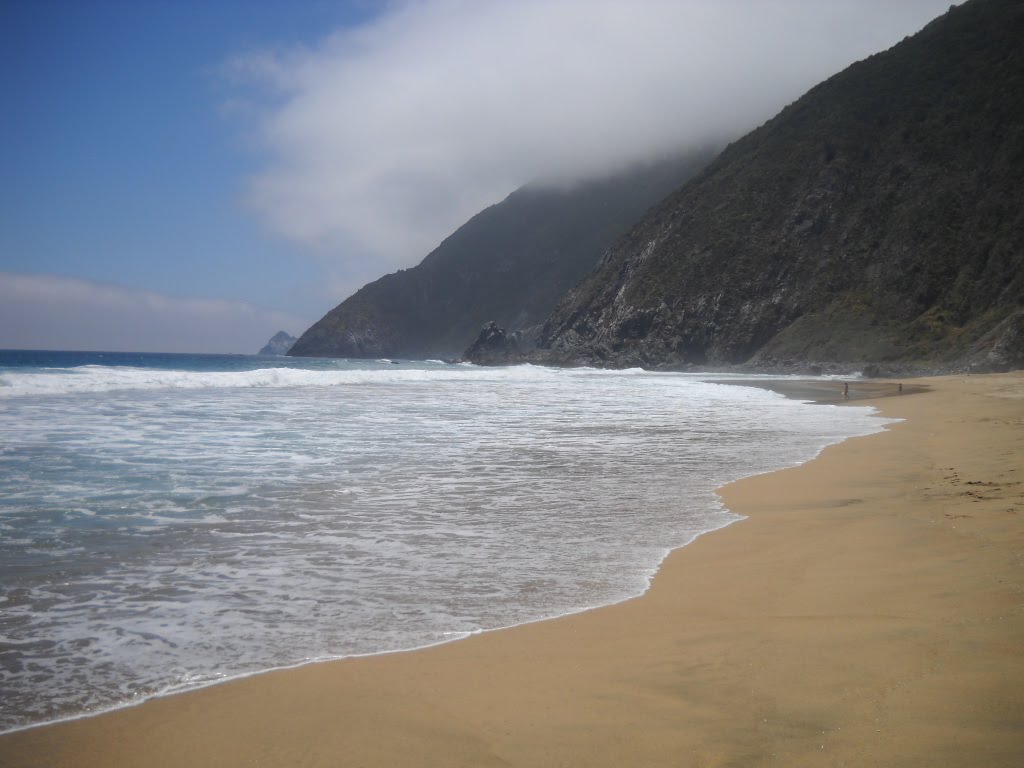 Playa Grande de Quintay by Juan Francisco Bustos