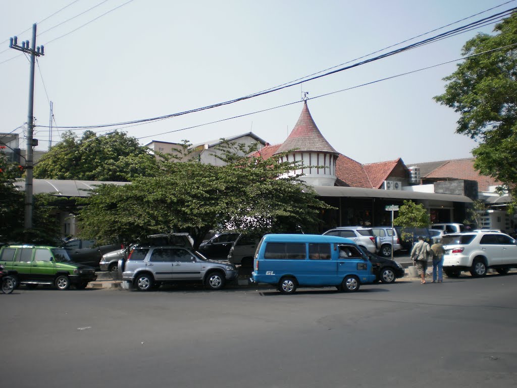 RumahMakan 'Pizza Hut', Malang, Indonesia by slametrahayu