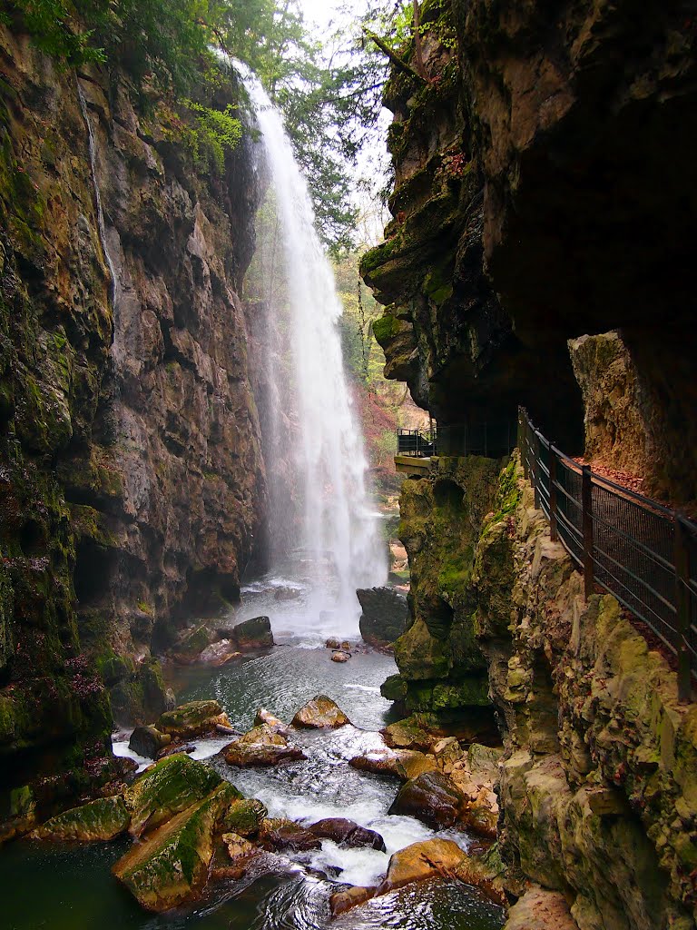 Biel, Taubenlochschlucht, Wasserfall (IV) by Wilhelm Tell