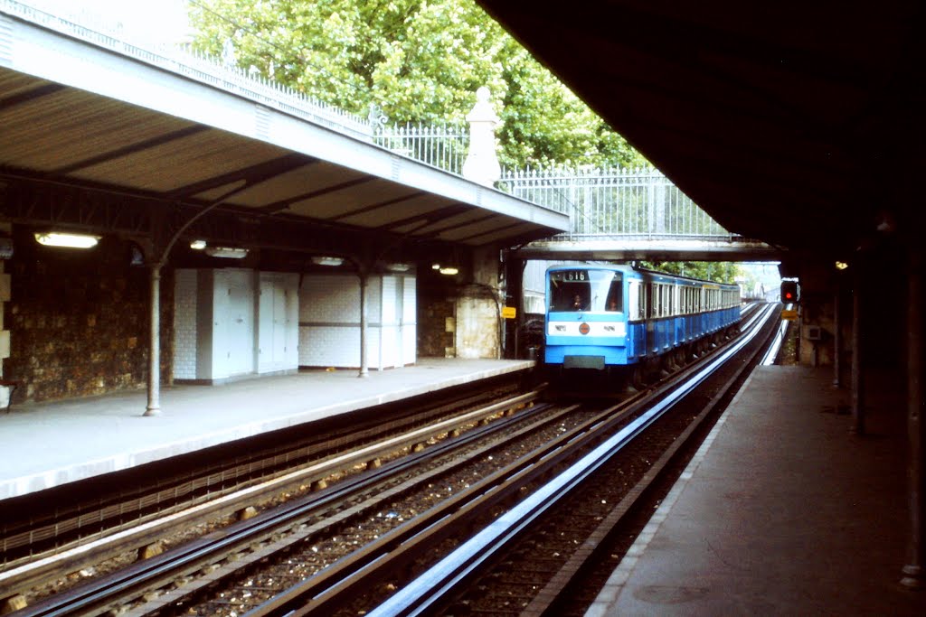 Paris (1979) - Metro St-Jacques (MP73) by phlaine