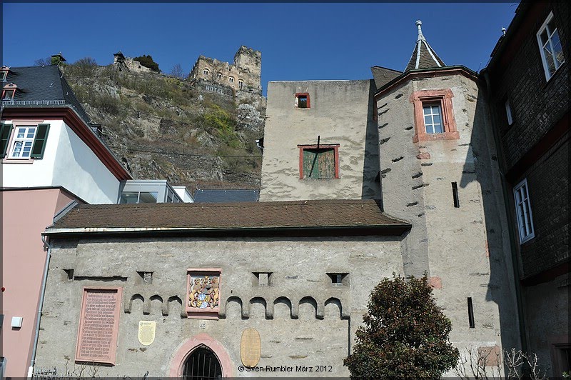 Die ehemalige Zollschreiberei und Burg Gutenfels in Kaub by Sven Rumbler