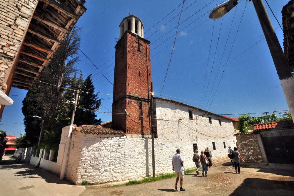 Albania, Elbasan, Kościół św Maryji to budynek w stylu architektonicznym późnego Bizancjum, w którym wykorzystywano rzeźbione kamienie Dibrane by kaspawn