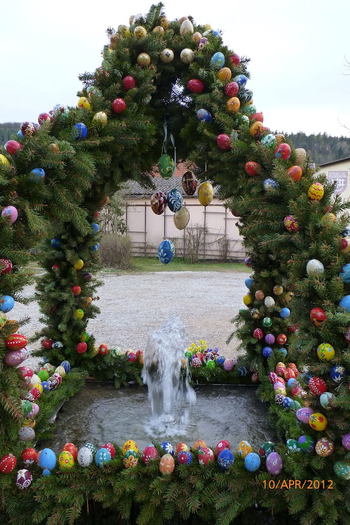 Osterbrunnen in Wannbach 2012 by Sunflower66