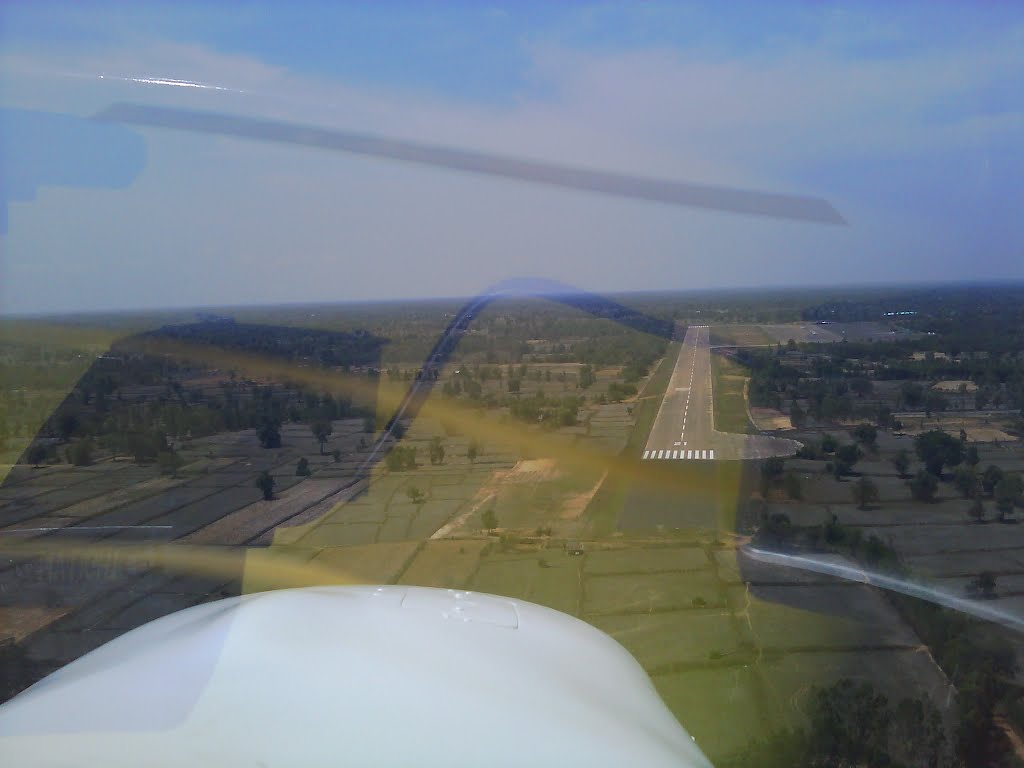 Loeng Nok Tha Airfield , North Earth THAILAND by sarthit medhasith Su…