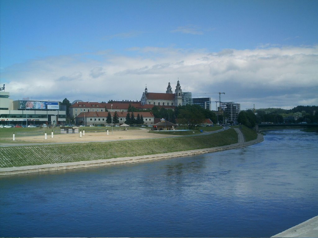 River in Vilnius by jikkemien