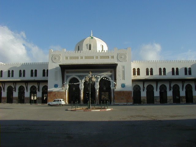 La Gare d'Oran - Toutes les portes & fenêtres sont inscrits dans des arcs outrepassés by kamel1975