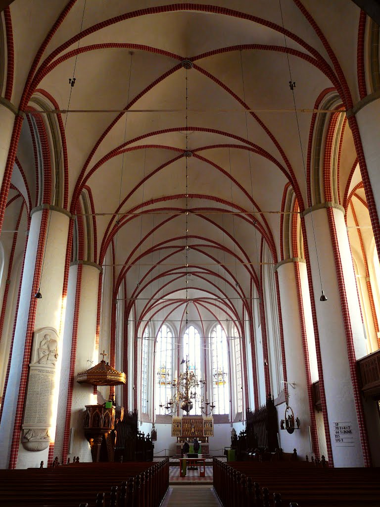 Germany_Lower Saxony_Bardowick_brickstone-gothic cathedral_view to the altar_P1300776.JPG by George Charleston