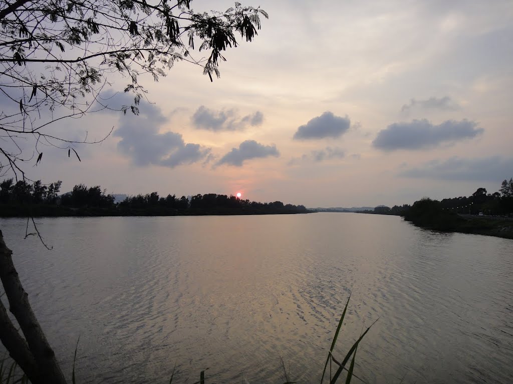 River at Nam Sang Wai viewed from opposite shore by YM P