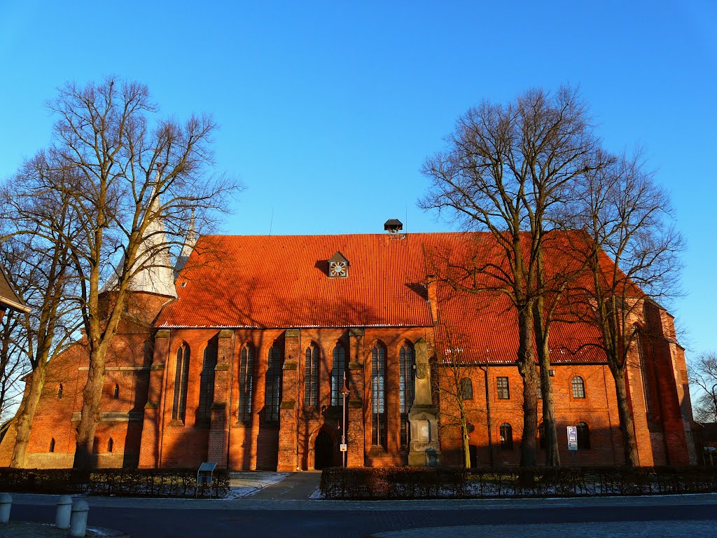 Germany_Lower Saxony_Bardowick_brickstone-gothic cathedral_P1300825.JPG by George Charleston