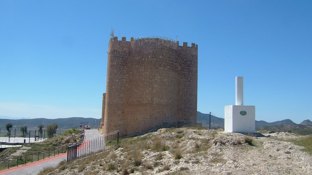 Vértice Geodésico "Castillo de Jumilla" by >>päntarheî<<