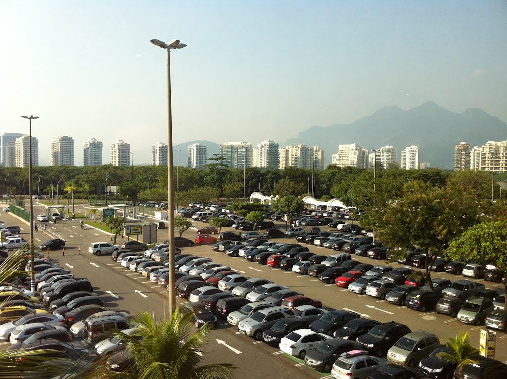 Estacionamento do Barra Shopping - abril de 2012. by Carlos Roberto Capis…