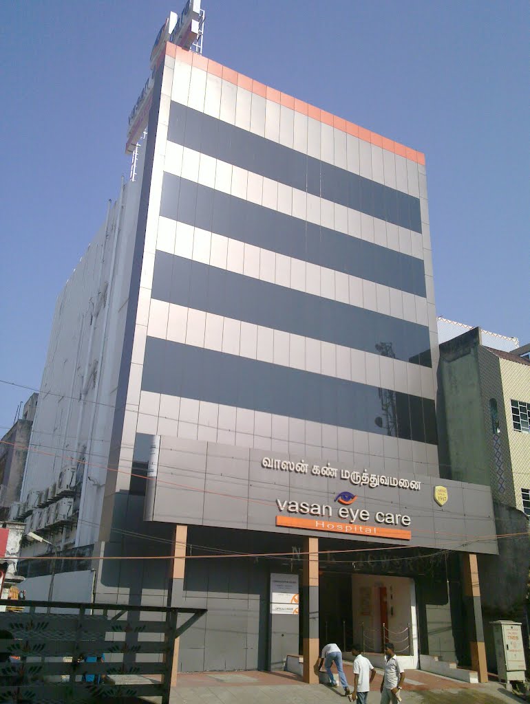 Vasan Eye Care Hospital in Triplicane by gowreesan