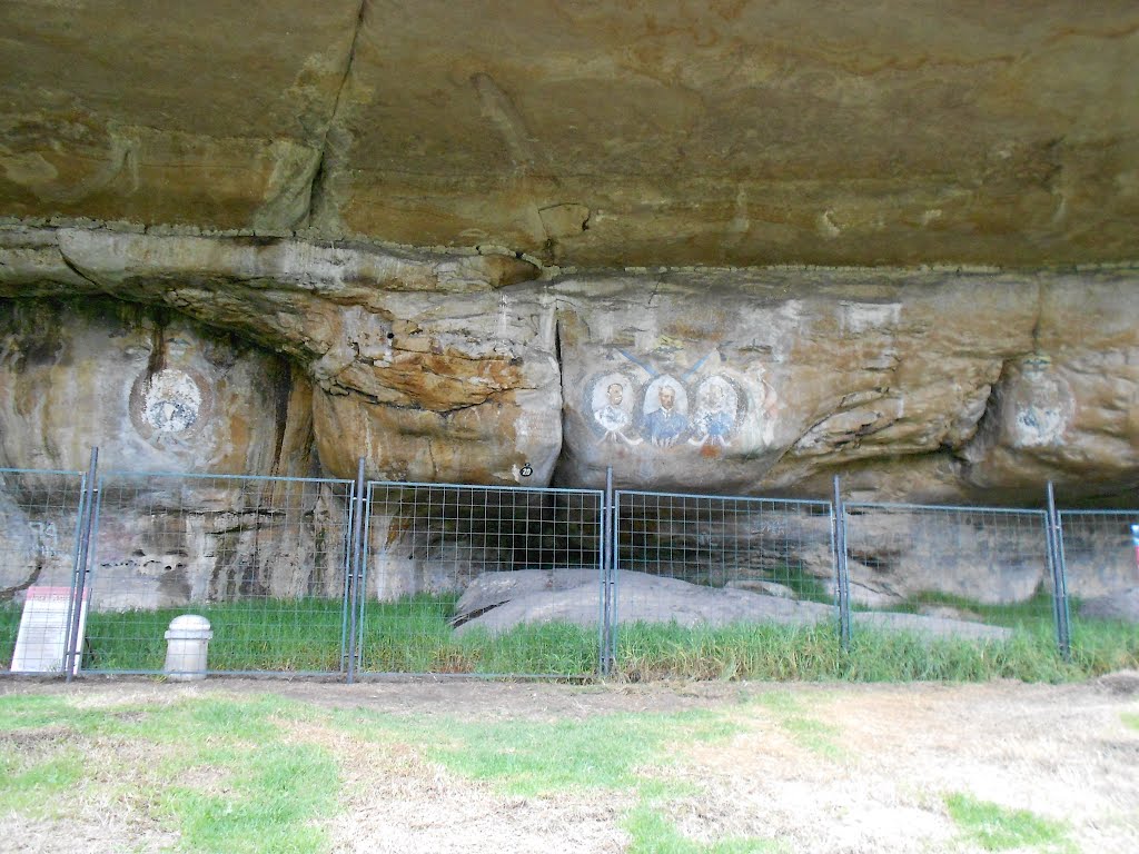 Conjunto de frescos de finales de siglo XIX, dos de ellos representan presidentes, razón por la cual esta piedra se llama así. by Alejandrino Tobón