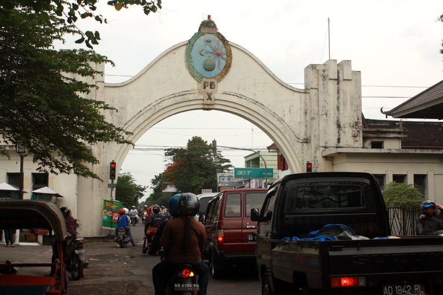 Gapura Gading Alun-alun Kidul by Andhang Habsoro