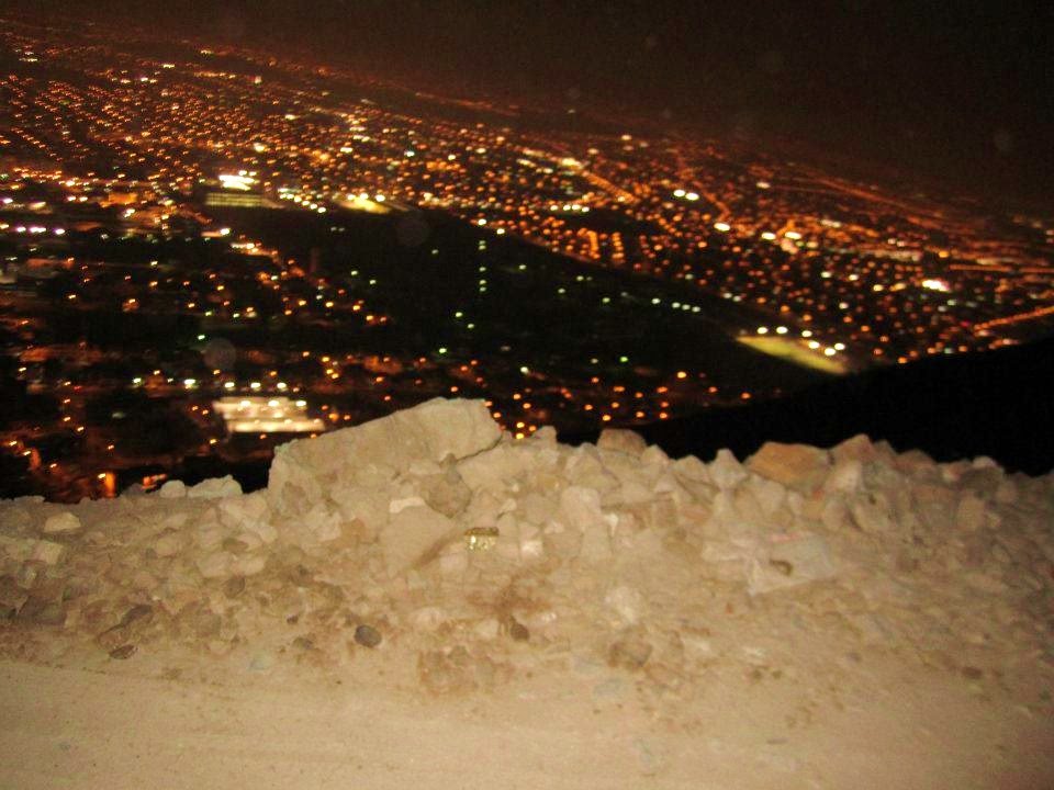 Vista de Lima en la noche desde las antenas del morro Solar II by Giancarlos Villalobo…