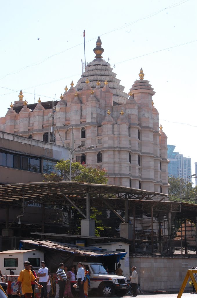 DPAK MALHOTRA, Sri Sidhivinayak Mandir, Prabhadevi, Mumbai, Maharashtra, Bharat by D B MALHOTRA