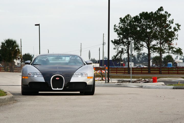 Bugatti Veyron @ Sebring 12/07 by jashoupe