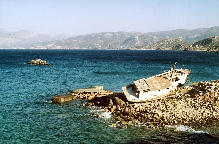 Boat ashore by Olg TR