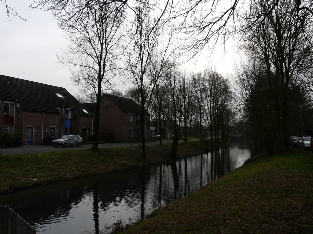 Water en speelveld bij de Treek (wijk Lunetten, Utrecht) by David Jimmink