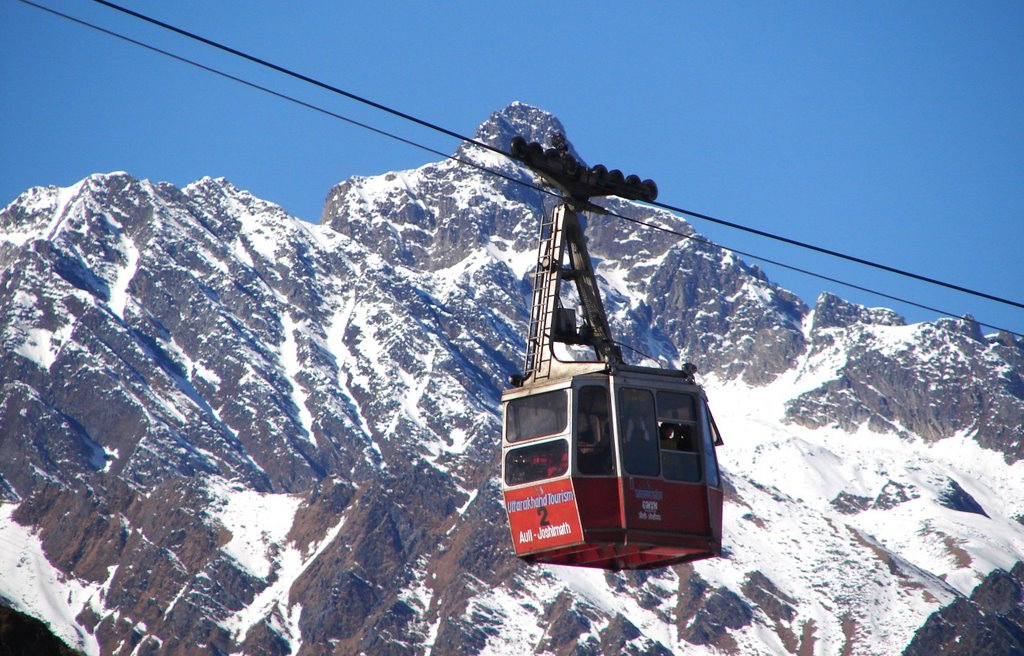 Cable Car - Auli - Carries 25 passengers and luggage at a time by ANINDYA PAL