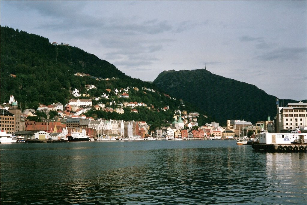 Bergen - Vista desde el puerto by juliser