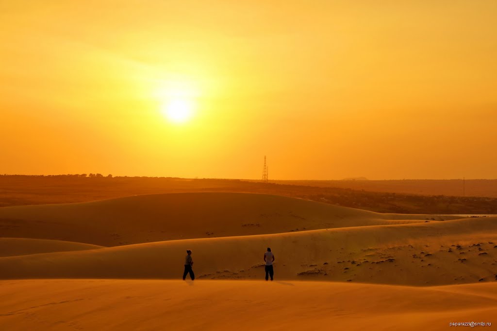 Vietnam HoaThang White Sand Dunes by Paparazzi Stas