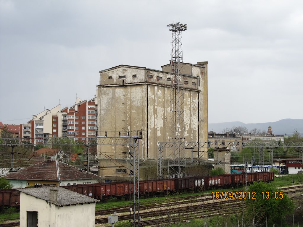 Silos 2 by bobcha