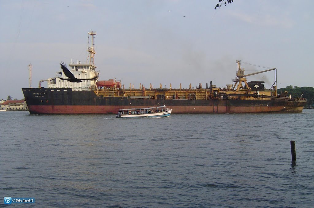 DCI DREDGE XV Ship Entering kochi by Tobu Jacob.T