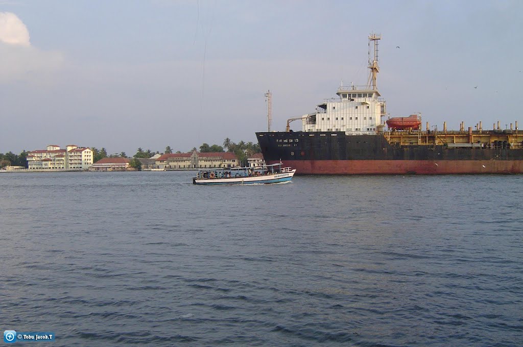 DCI DREDGE XV Ship Entering kochi by Tobu Jacob.T