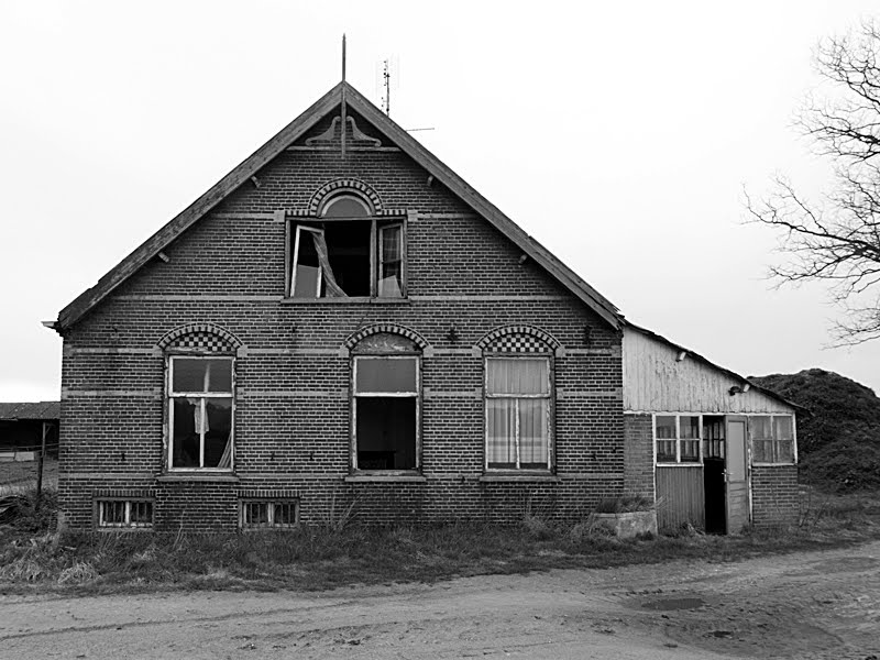 Vervallen boerderij (www.photo-rudy.com) by Rudy Stevens