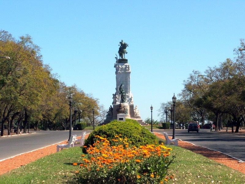 Monumento a Urquiza by Fernando Lafata