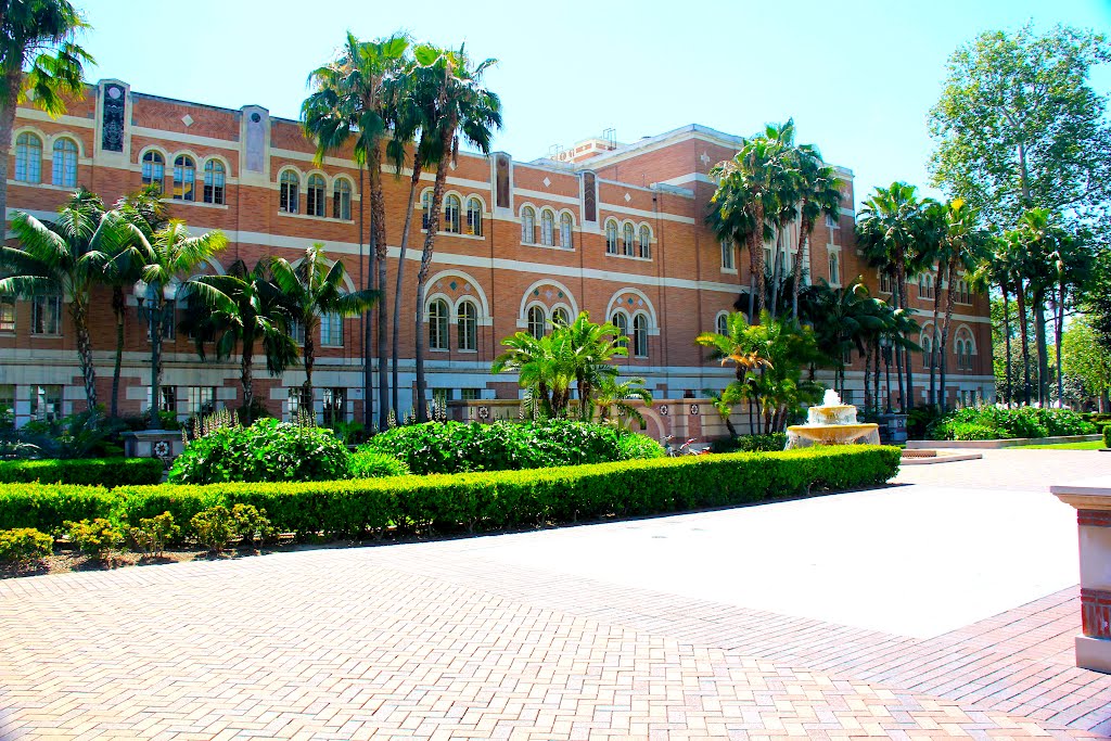 USC Campus, Los Angeles, CA by Michael Jiroch