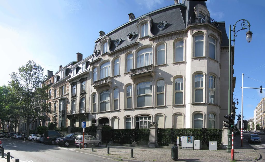 Ixelles, angle av. Molière - av. Brugmann par Paul Vizzavona en 1908 (classé) by charles lecompte