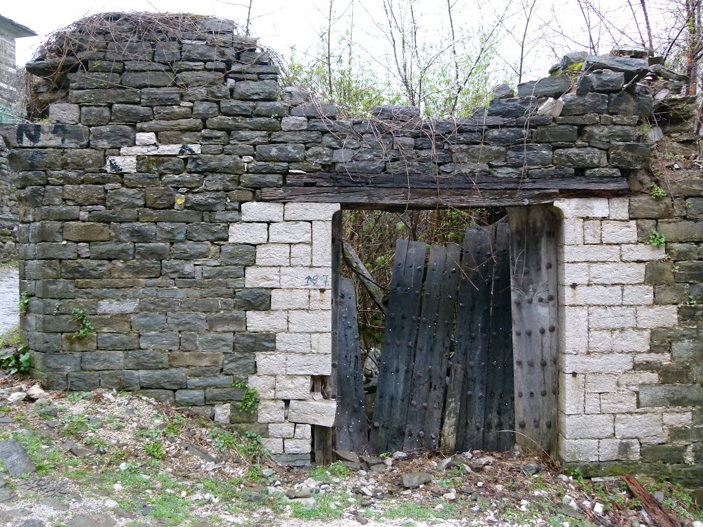 Broken door (April 2012) by Christos - Giouli