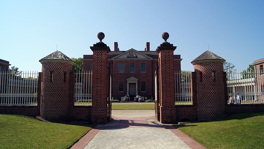 Tryon Palace Gates by JDerickP