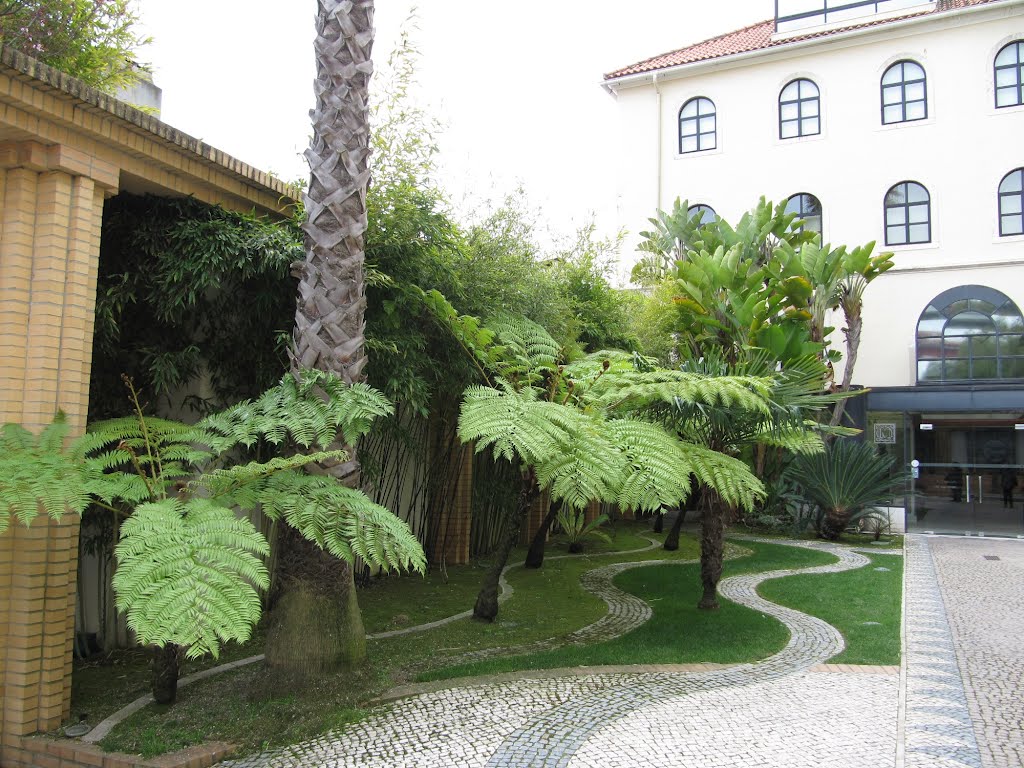 Centro Científico e Cultural de Macau, Lisboa, Portugal by Margarida Bico