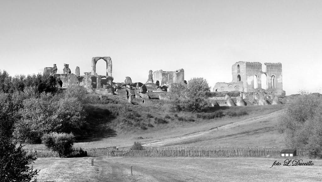 Roma - ingreso lato Appia Nuova - Villa dei Quintili B&W N.10 by lorenzo Duccillo