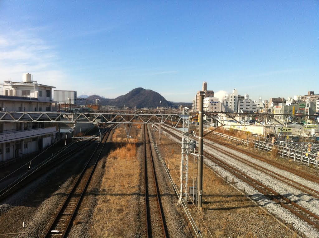 平塚駅西口コンコースより 遠方の丘陵は高麗山 by kanto-soshu_osumi-be…