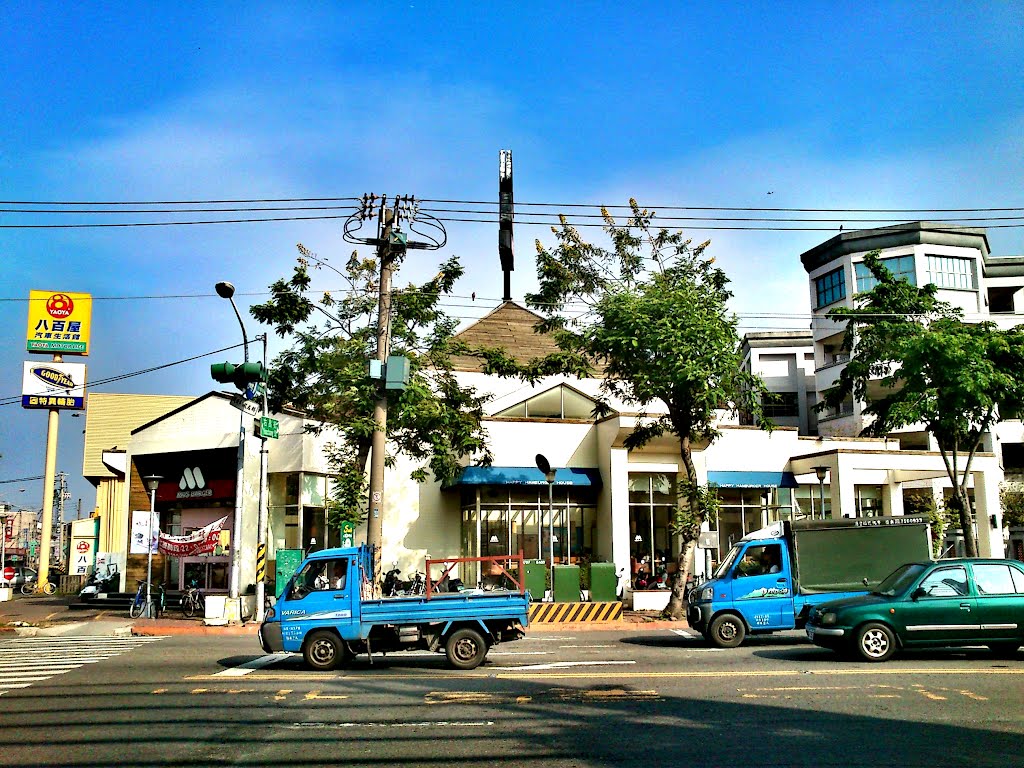 Kaohsiung, Gushan District, Kaohsiung City, Taiwan by Ariel Faderon