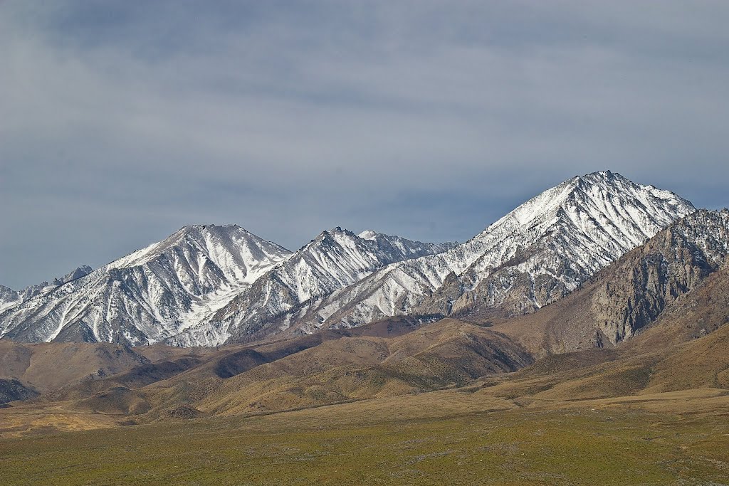 Hwy 395, Sierra Nevada by Rumiana Koynova-Tenchova