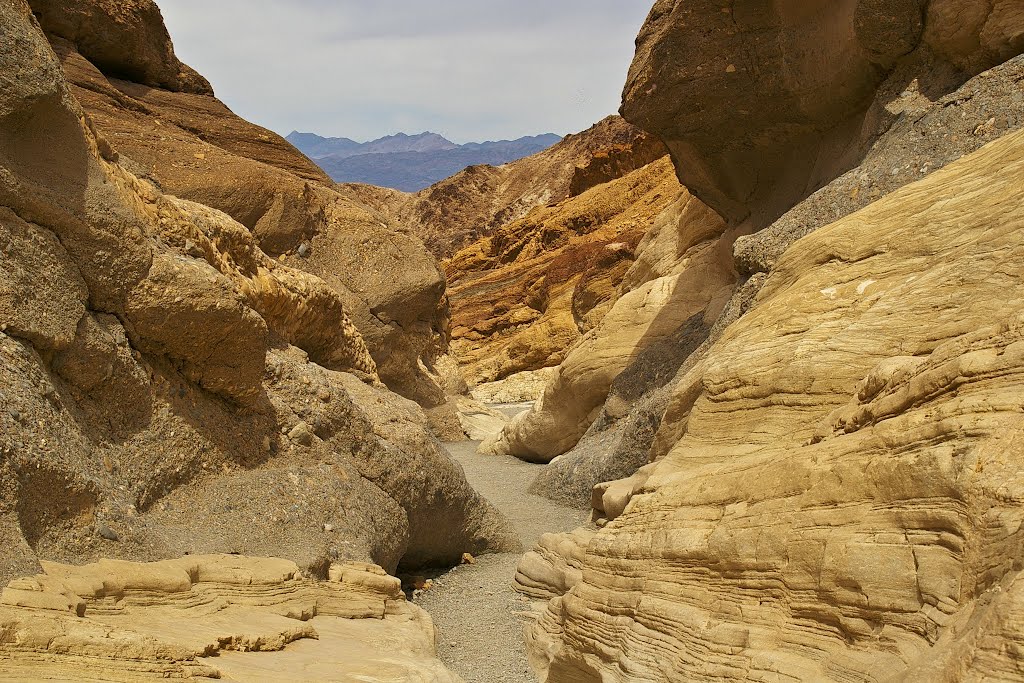 Death Valley, Mosaic Canyon by Rumiana Koynova-Tenc…